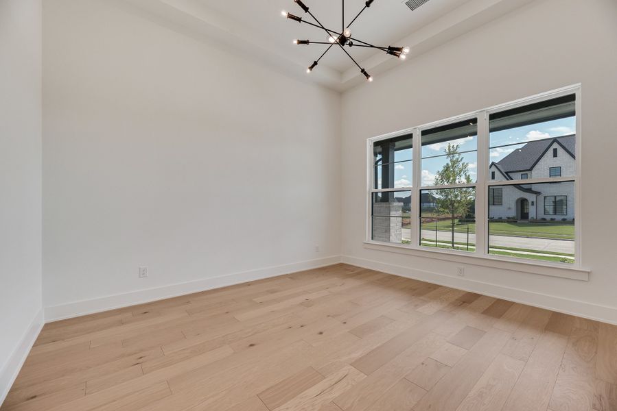 Spacious, unfurnished interior of a new home in Winding Creek, Rockwall (Image 28).
