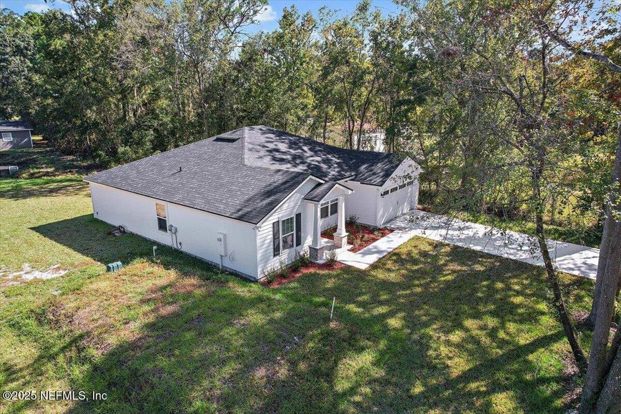 Exterior details and patio area of a home in , Jacksonville (Image 3).