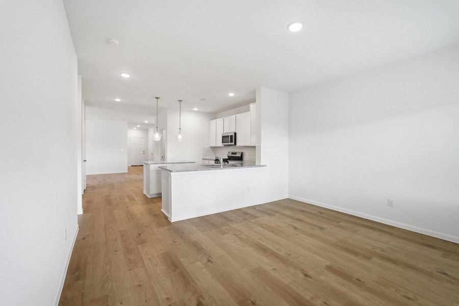 Spacious, unfurnished interior of a new home in , Conroe (Image 23).