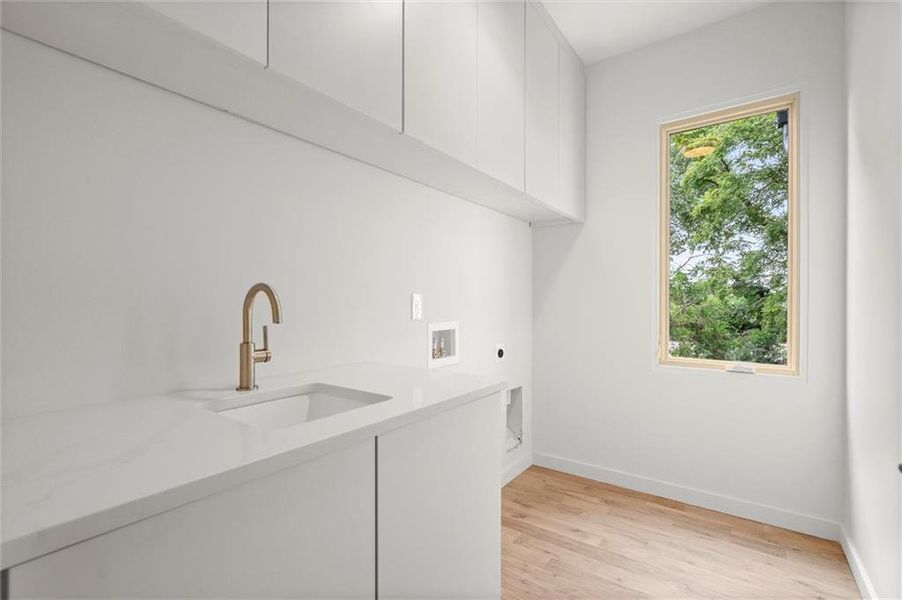 Furnished interior view inside a new home in , Atlanta (Image 21).