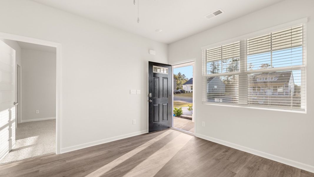 Spacious, unfurnished interior of a new home in Bellemeade Landing, Augusta (Image 24).