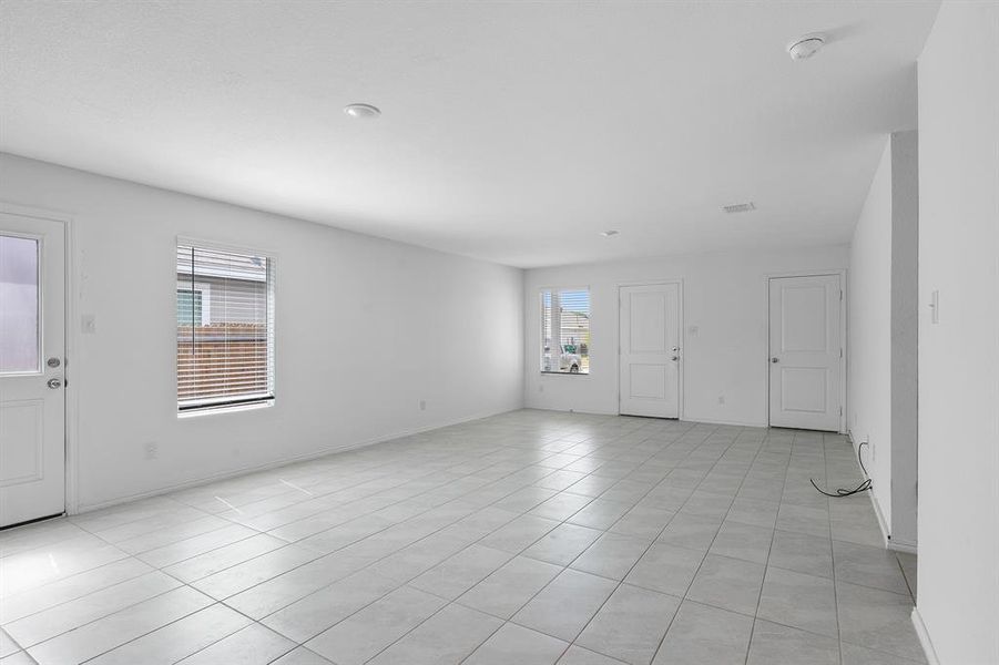 Spacious, unfurnished interior of a new home in Highbridge: Cottage Collection, Crandall (Image 11).