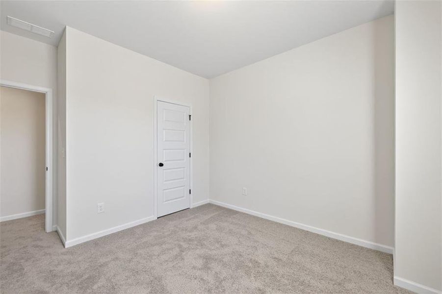 Spacious, unfurnished interior of a new home in Franklin Manor, Lawrenceville (Image 44).