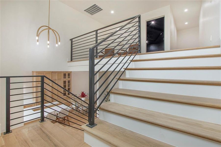 Spacious, unfurnished interior of a new home in , Richardson (Image 26).