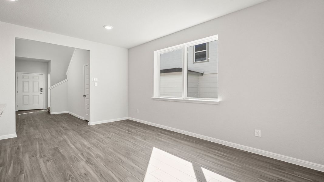 Spacious, unfurnished interior of a new home in Hunters Ranch, San Antonio (Image 11).