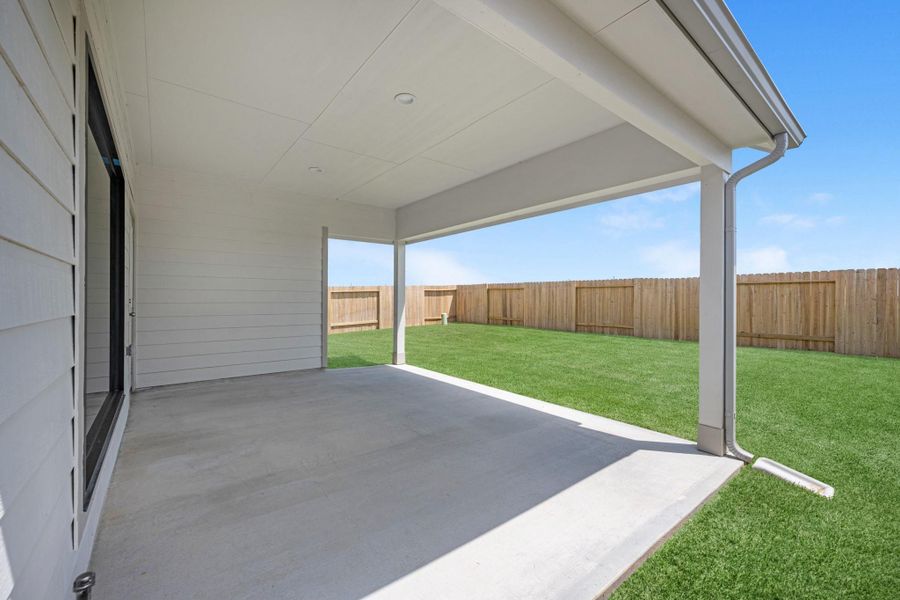 Exterior details and patio area of a home in Huntington Place, Rosharon (Image 3). Exterior details and patio area of a home in Huntington Place, Rosharon (Image 3).