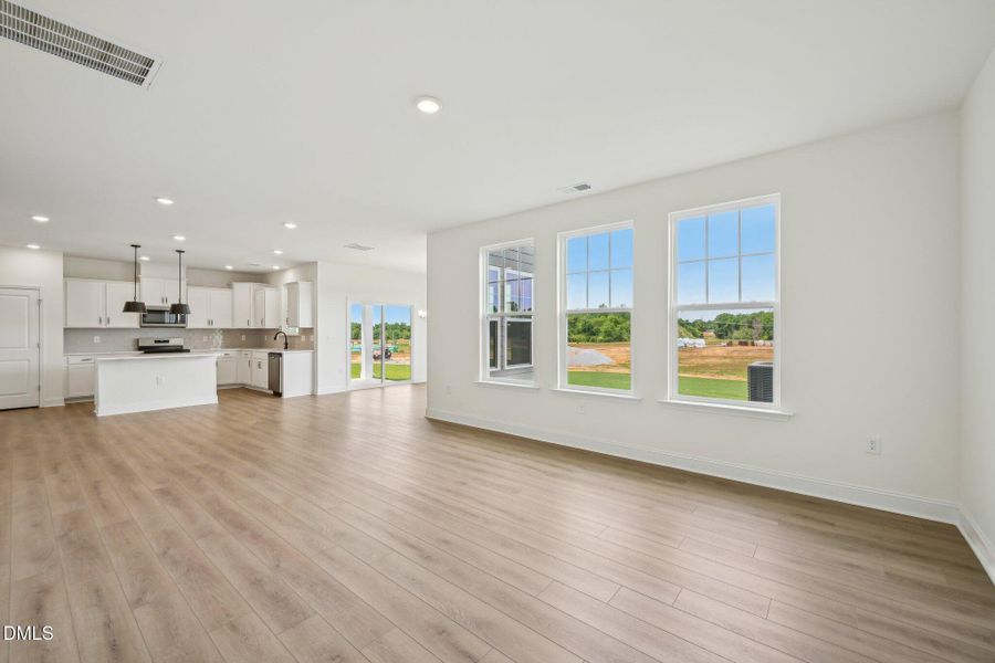 21-web-or-mls-124 Willow Cameron Way-230