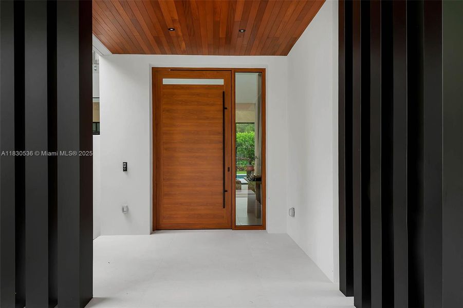 Exterior details and patio area of a home in , Pinecrest (Image 3).