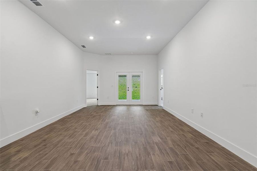 Spacious, unfurnished interior of a new home in Abbey Glen, Dade City (Image 59).