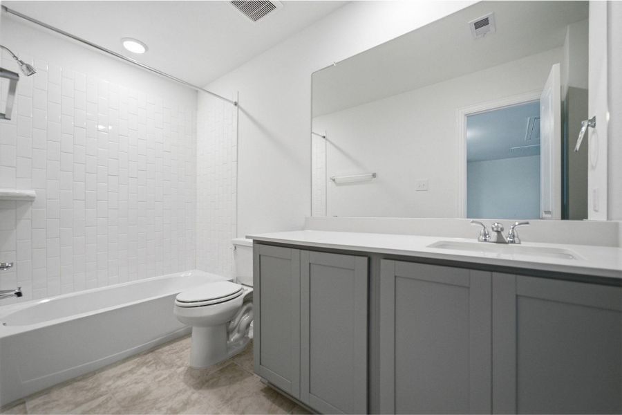 Furnished interior view inside a new home in Lago Mar, Texas City (Image 7).