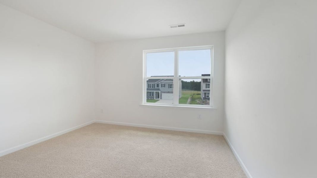 Spacious, unfurnished interior of a new home in Shahbain Reserve, Raeford (Image 28).
