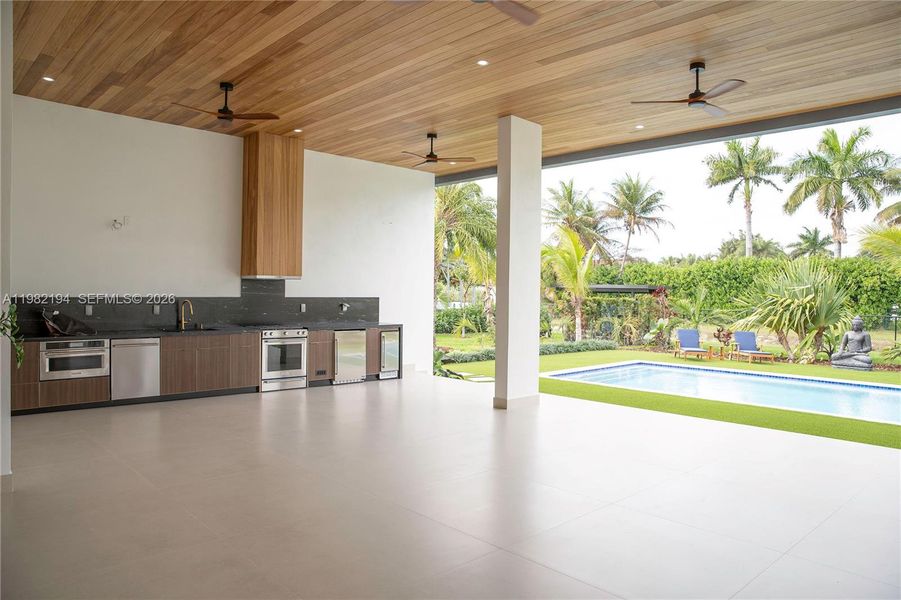 Exterior details and patio area of a home in , Miami (Image 27).