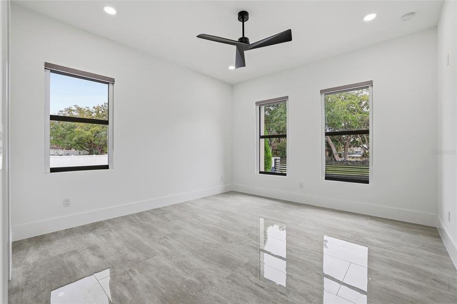 Spacious, unfurnished interior of a new home in , Tampa (Image 77).