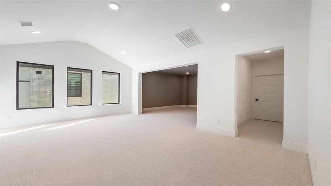 Spacious, unfurnished interior of a new home in Fields 60', Frisco (Image 15).