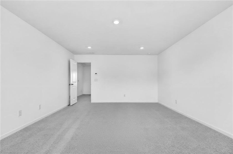 Spacious, unfurnished interior of a new home in Apalachee Hills, Bethlehem (Image 16).