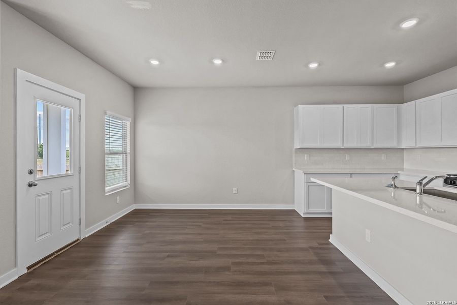 Spacious, unfurnished interior of a new home in Summerlin, San Antonio (Image 23).