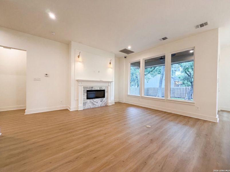 Spacious, unfurnished interior of a new home in , San Antonio (Image 10).