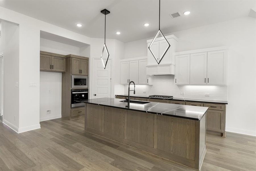 12. 1716 Hillside - Kitchen (2)