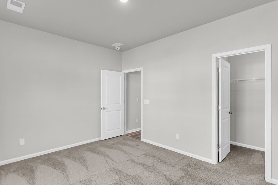 Spacious, unfurnished interior of a new home in Fairway Woods at Wyboo, Manning (Image 27).
