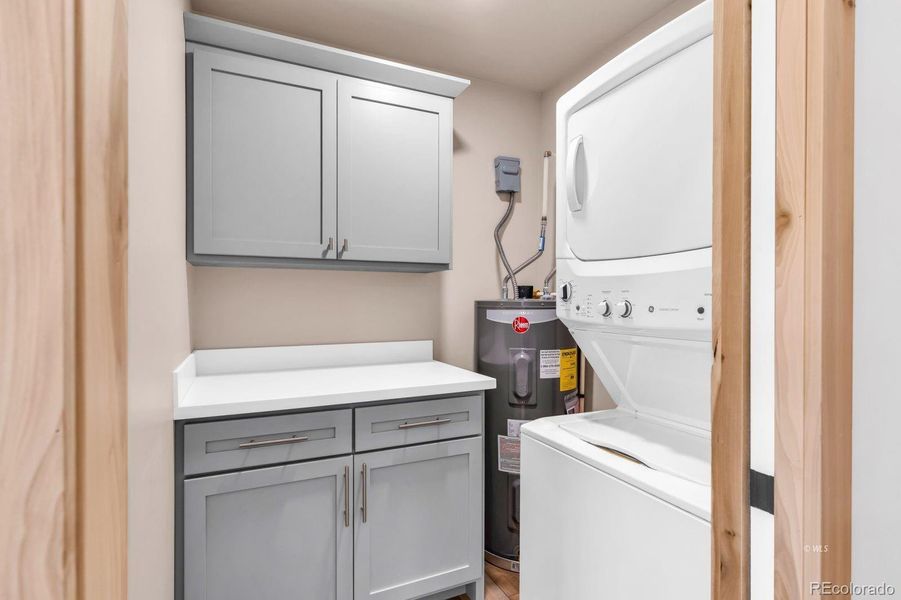 Laundry area w/stackable W/D