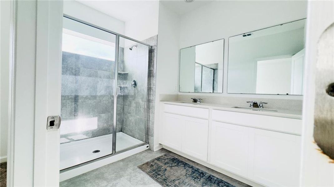 Furnished interior view inside a new home in , Davenport (Image 23).