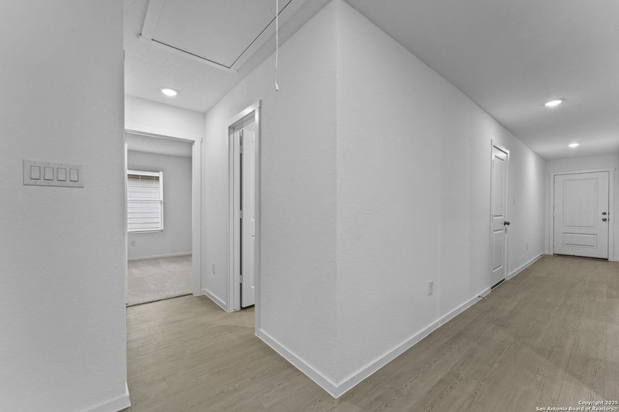Spacious, unfurnished interior of a new home in , Floresville (Image 15).