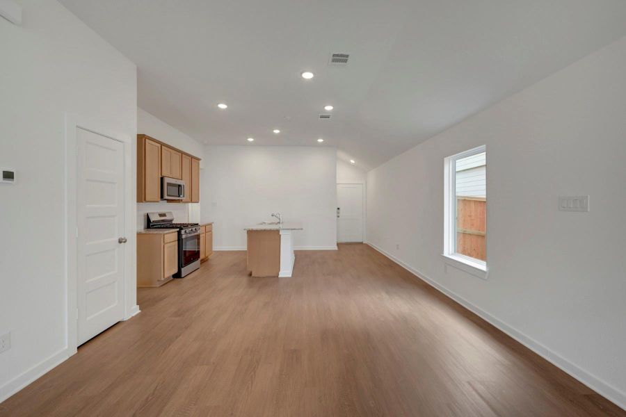 Spacious, unfurnished interior of a new home in Indian Springs, Crosby (Image 25).