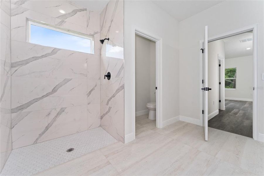 Spacious, unfurnished interior of a new home in , Ocala (Image 21).