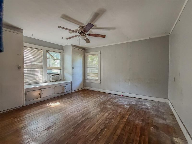 Spacious, unfurnished interior of a new home in , Weatherford (Image 5).