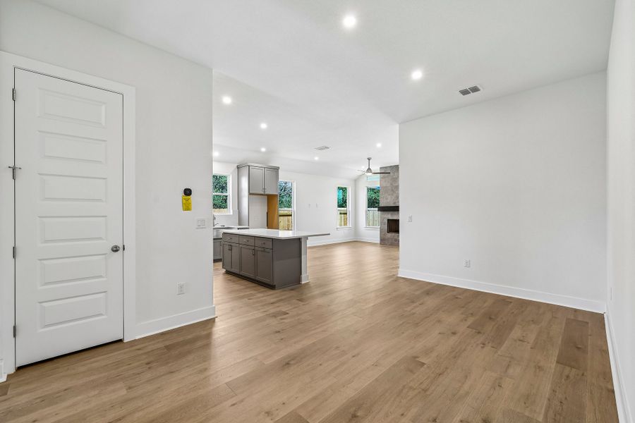 Spacious, unfurnished interior of a new home in Persimmon, Buda (Image 12). Spacious, unfurnished interior of a new home in Persimmon, Buda (Image 12).