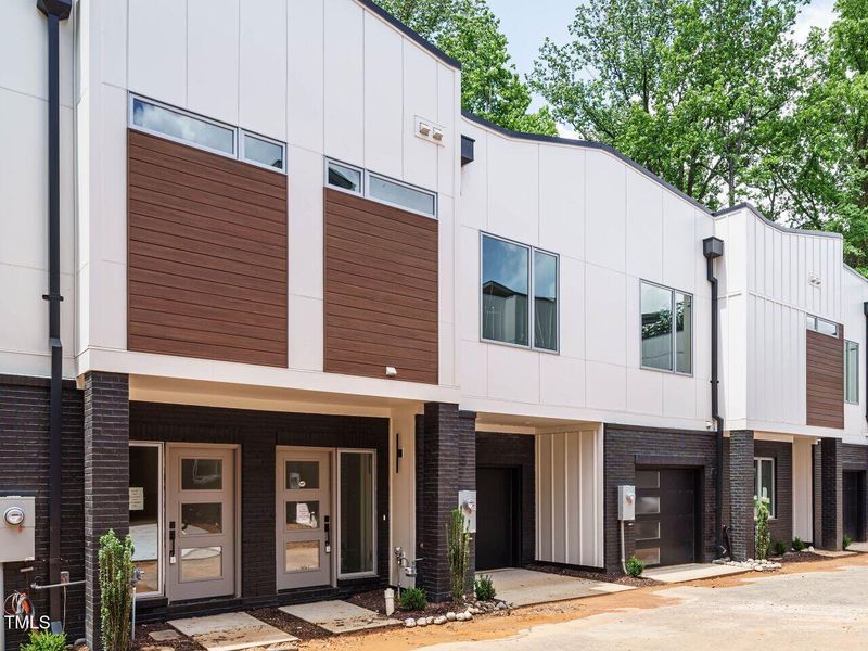 002-1280x960-main-exterior 002-1280x960-main-exterior