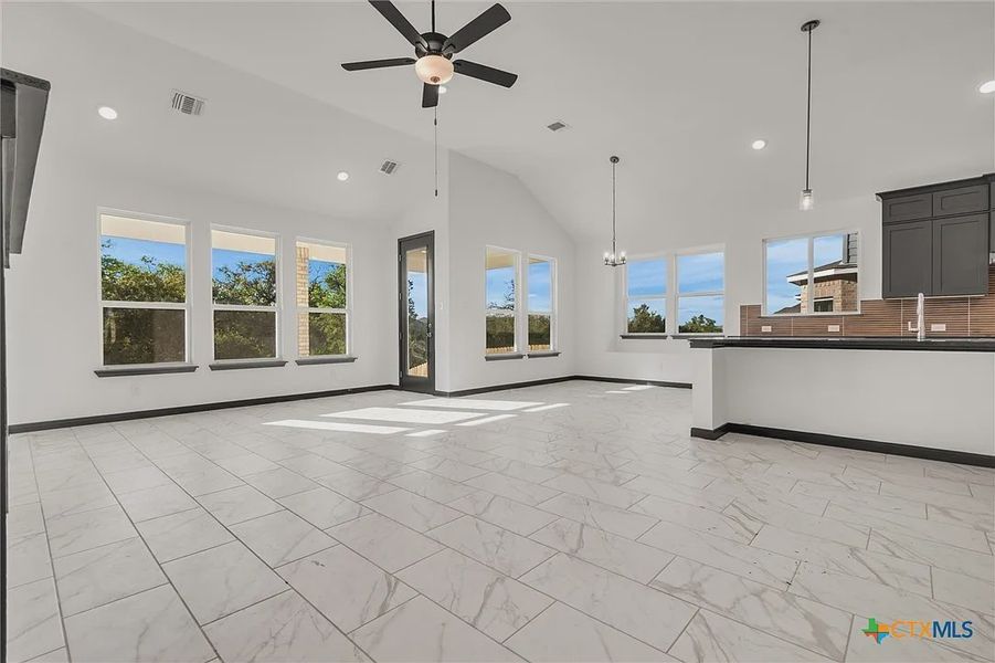 Spacious, unfurnished interior of a new home in Heritage Oaks, Killeen (Image 28).