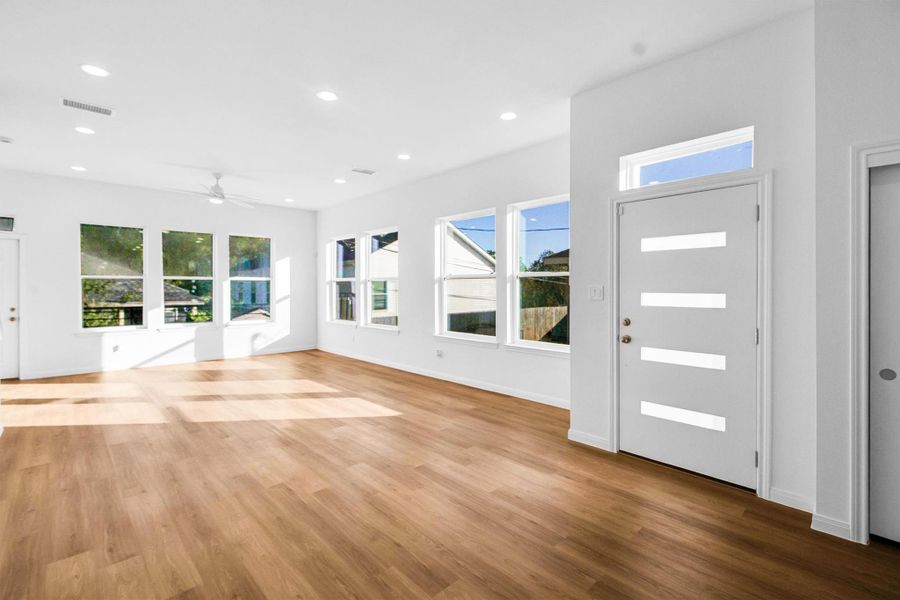 Spacious, unfurnished interior of a new home in , Houston (Image 33).