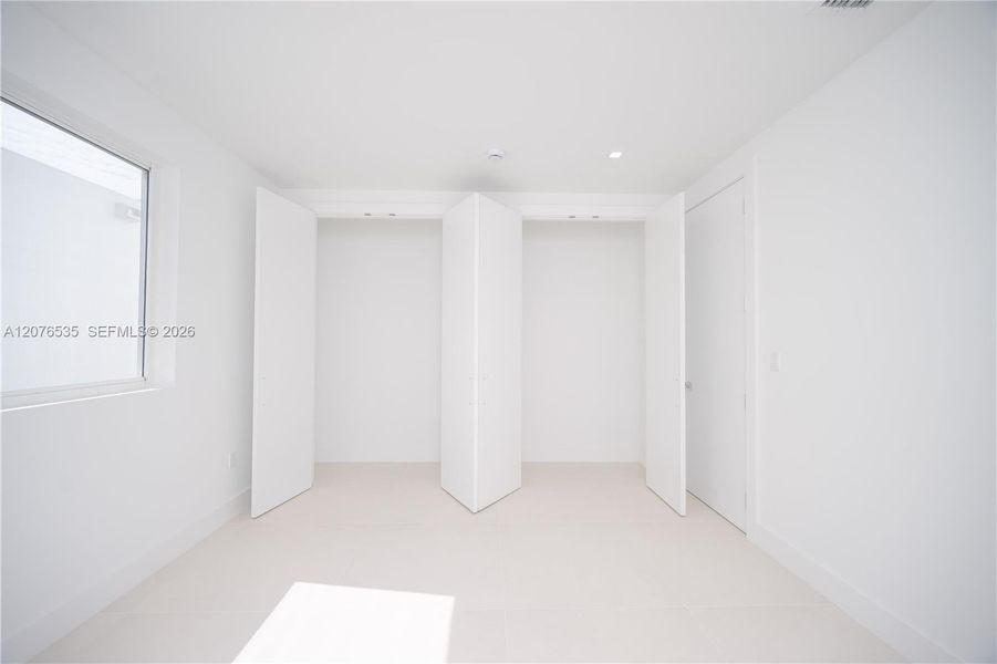 Spacious, unfurnished interior of a new home in , Doral (Image 37).