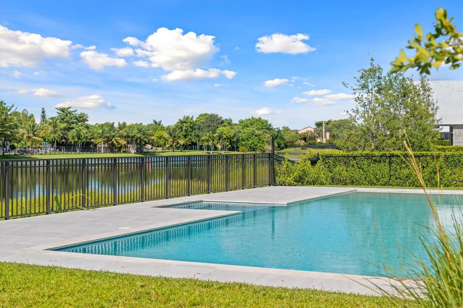 Community amenities in , Weston (Image 85).