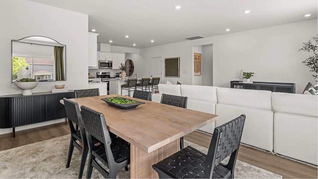 6978 Newport Dining 2of2 F1 050625