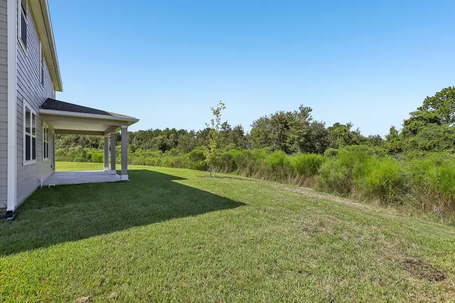 Exterior details and patio area of a home in Hawkes Meadow, Jacksonville (Image 18).