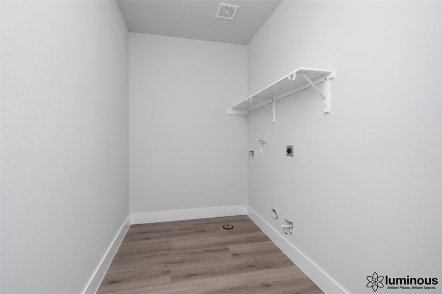Spacious, unfurnished interior of a new home in Metro Village, Houston (Image 17).