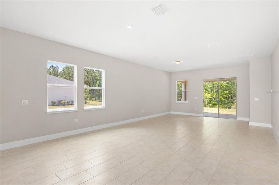 Spacious, unfurnished interior of a new home in Gray Hawk at Hole Two, Daytona Beach (Image 38).