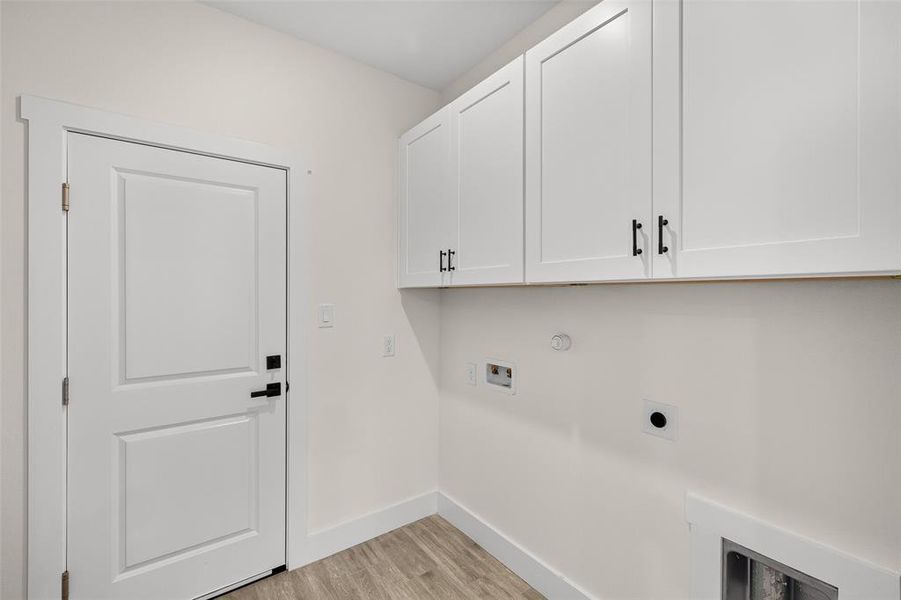 Spacious, unfurnished interior of a new home in , Granbury (Image 35).