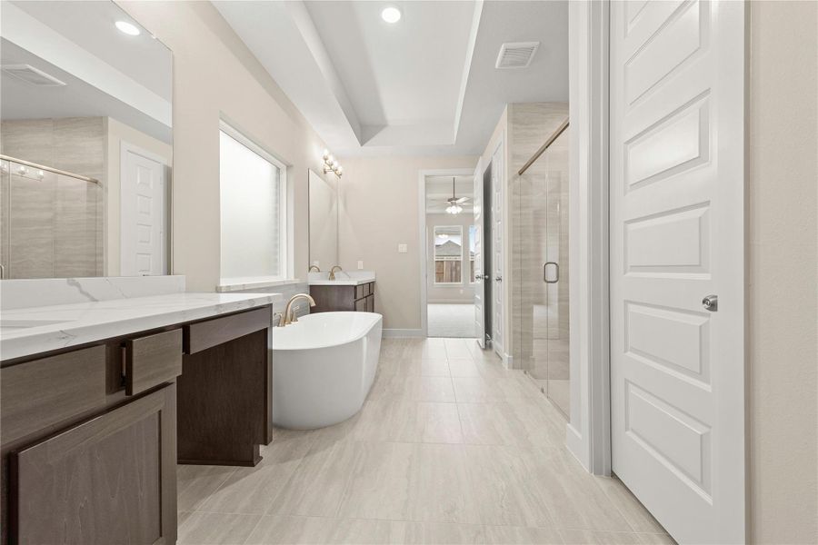 Representative image. Features, selections and colors may vary.