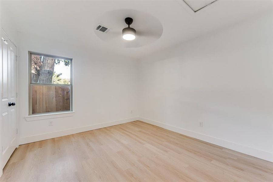 Unfurnished room with light hardwood / wood-style flooring and ceiling fan