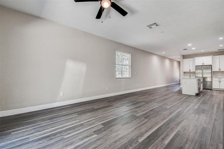 Spacious, unfurnished interior of a new home in , Spring Hill (Image 30).