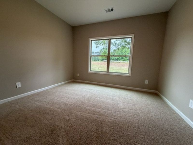 Spacious, unfurnished interior of a new home in Oakview, Pine Mountain (Image 18).