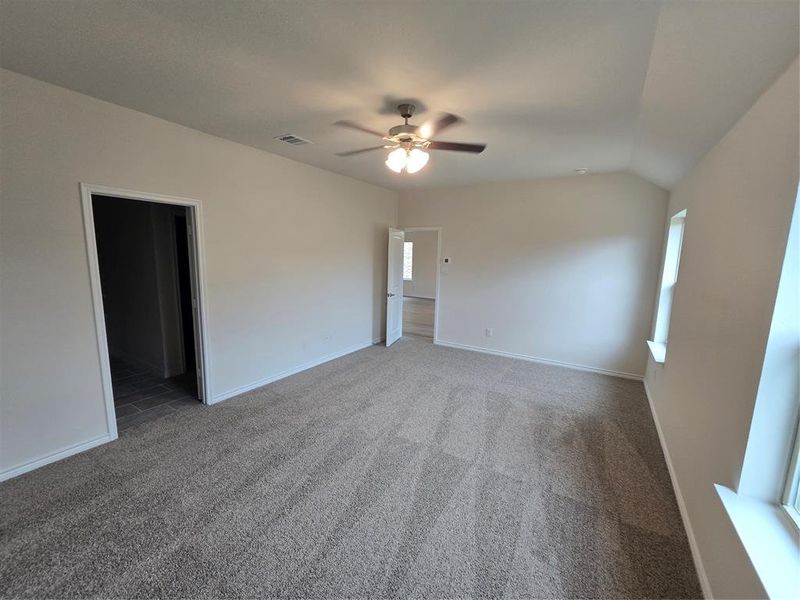 Spacious, unfurnished interior of a new home in , Princeton (Image 13).