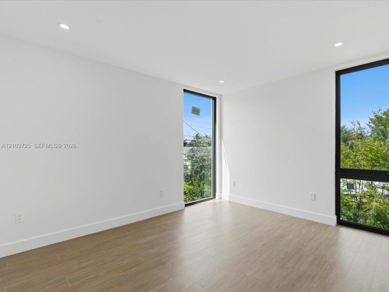 Spacious, unfurnished interior of a new home in , Miami (Image 25).