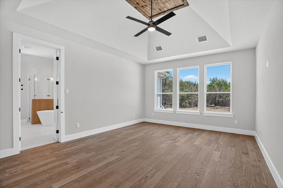 Spacious, unfurnished interior of a new home in Timberview Preserves, Weatherford (Image 28).