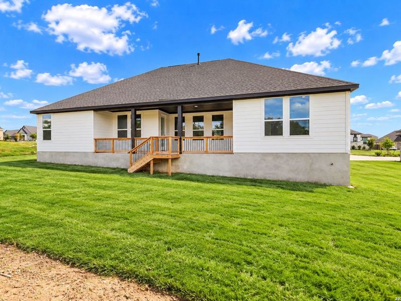 Exterior details and patio area of a home in Potranco Oaks, Castroville (Image 25).