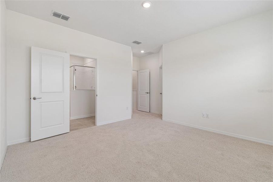 Spacious, unfurnished interior of a new home in Waterset Townhomes, Apollo Beach (Image 24).