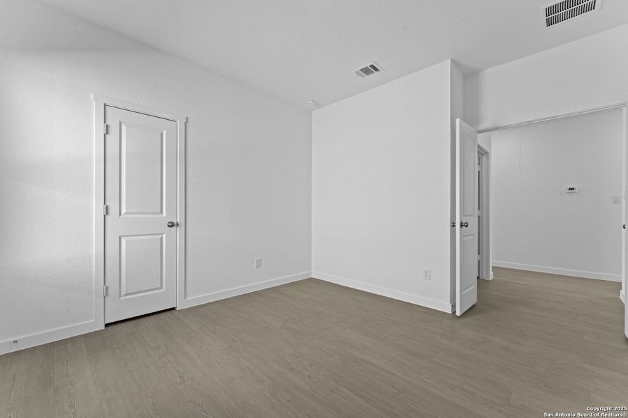 Spacious, unfurnished interior of a new home in Waterwheel: Coastline Collection, San Antonio (Image 19).